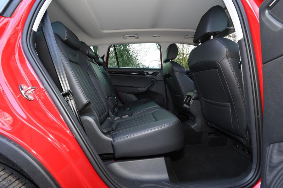 Интерьер Skoda Kodiaq Laurin & Klement 4x4 2018 года  (UK) (фото 13 из 15)